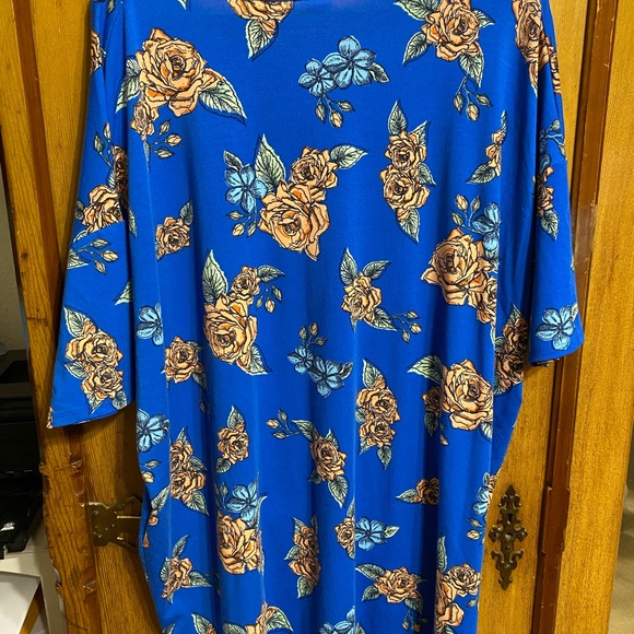 LulaRoe Blue with Roses Top XL - Picture 3 of 3